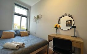 Mmrent Sunflower Room